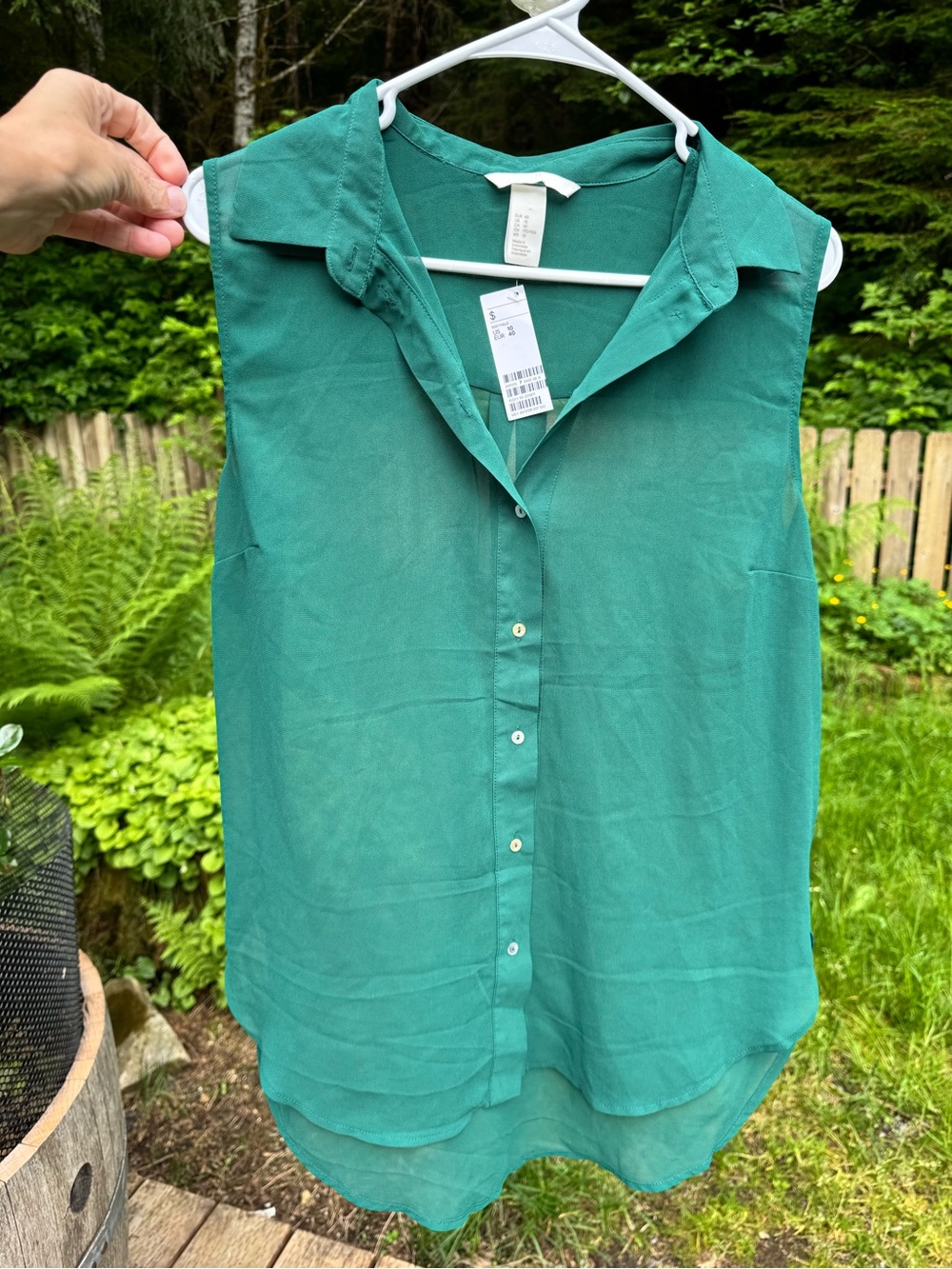 H&M Sleeveless Button-Down Blouse in Teal